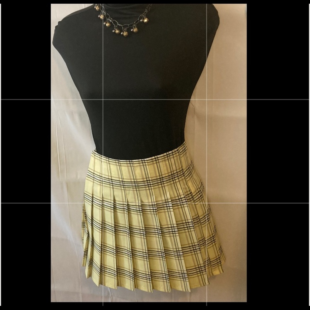 Pleated yellow, black and white skirt never worn- size 3/5